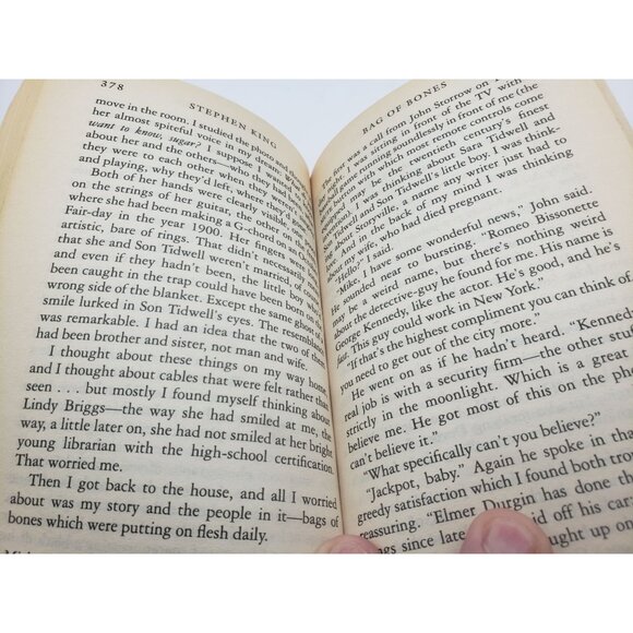 Stephen King Bag Of Bones Paperback Novel 1999 - Picture 7 of 11